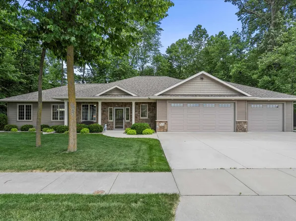 315 Castle Oak Dr, Neenah, WI 54956