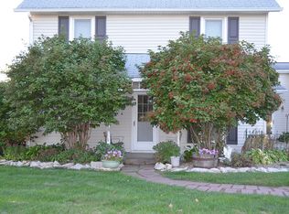 915 E 9th St, Vinton, IA 52349