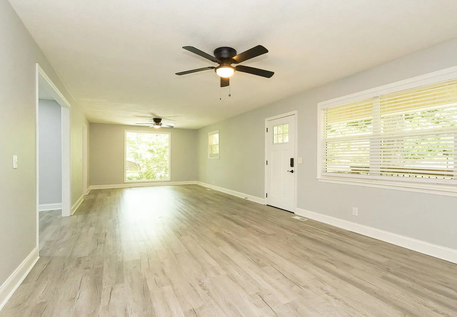 4 bed, 2.5 bath, 2400 sqft, $2,195 — Photo 2