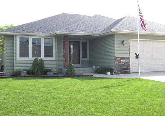 1st image of 410 Owl Ln