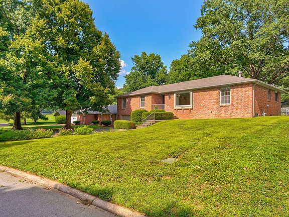 3rd image of 2904 S Brentmoor Avenue