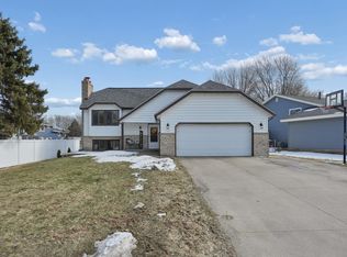 1831 Helena Rd N, Oakdale, MN 55128