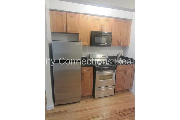 Rented by City Connections Realty | media 15