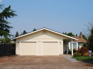 1155 Valley Butte Dr, Eugene, OR 97401
