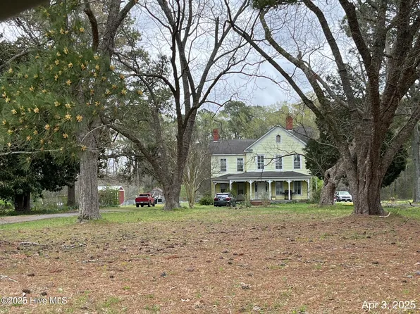 1601 Middle Swamp Road, Corapeake, NC 27926