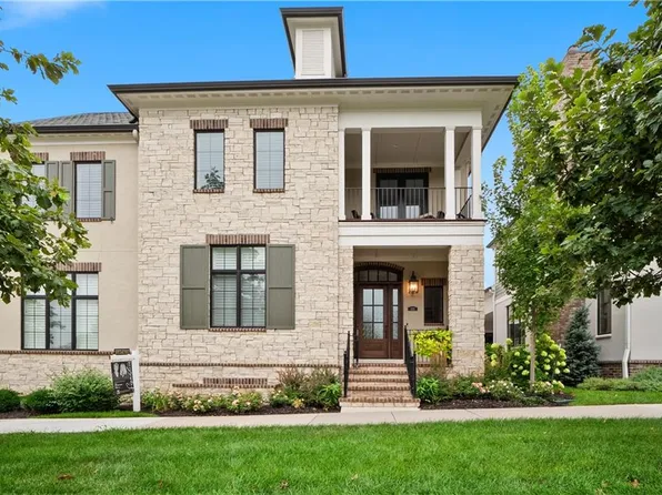 5211 Meadowbrook Pkwy, Prairie Village, KS 66207