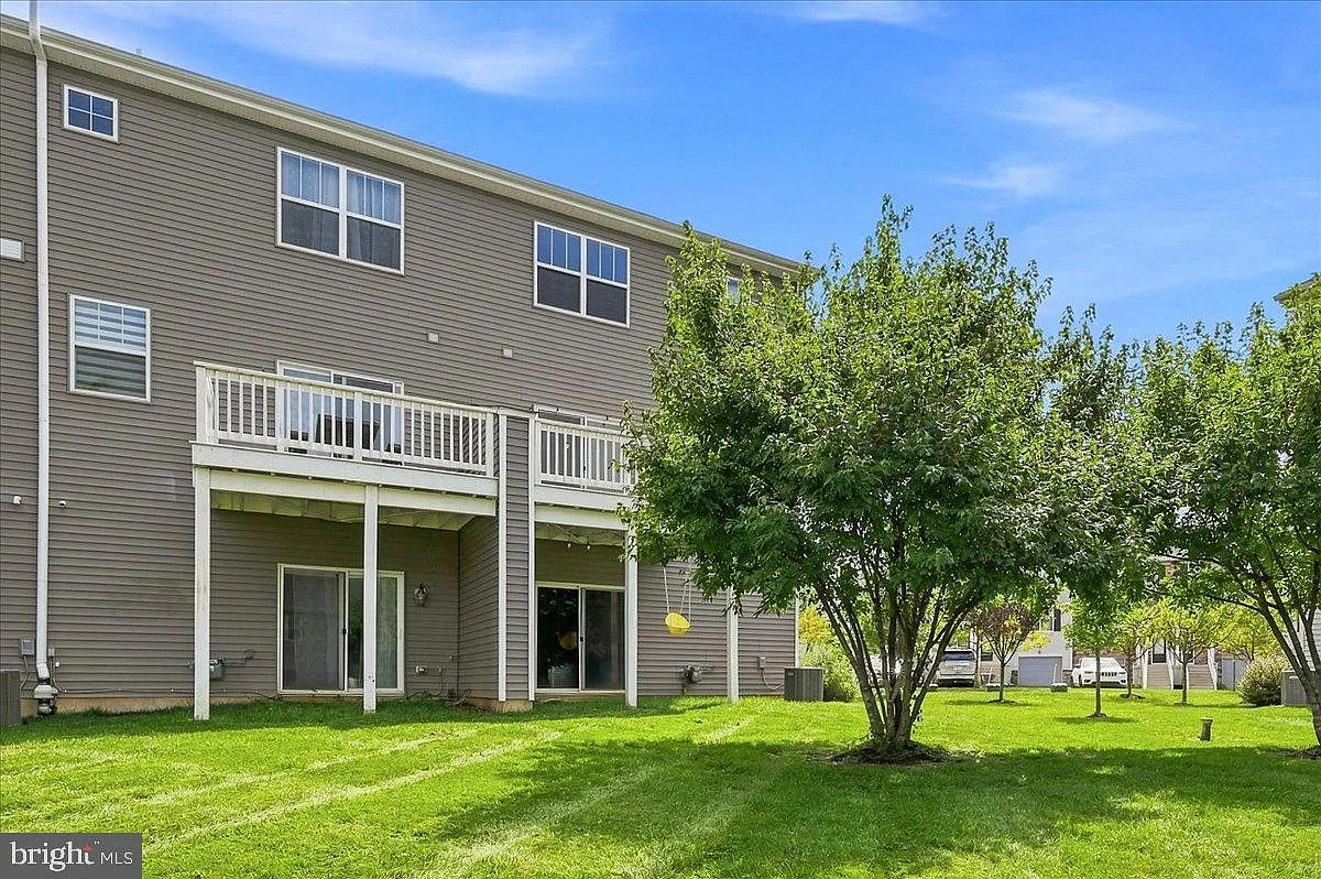 3 bed, 2.5 bath, 2130 sqft, $3,000 — Photo 4