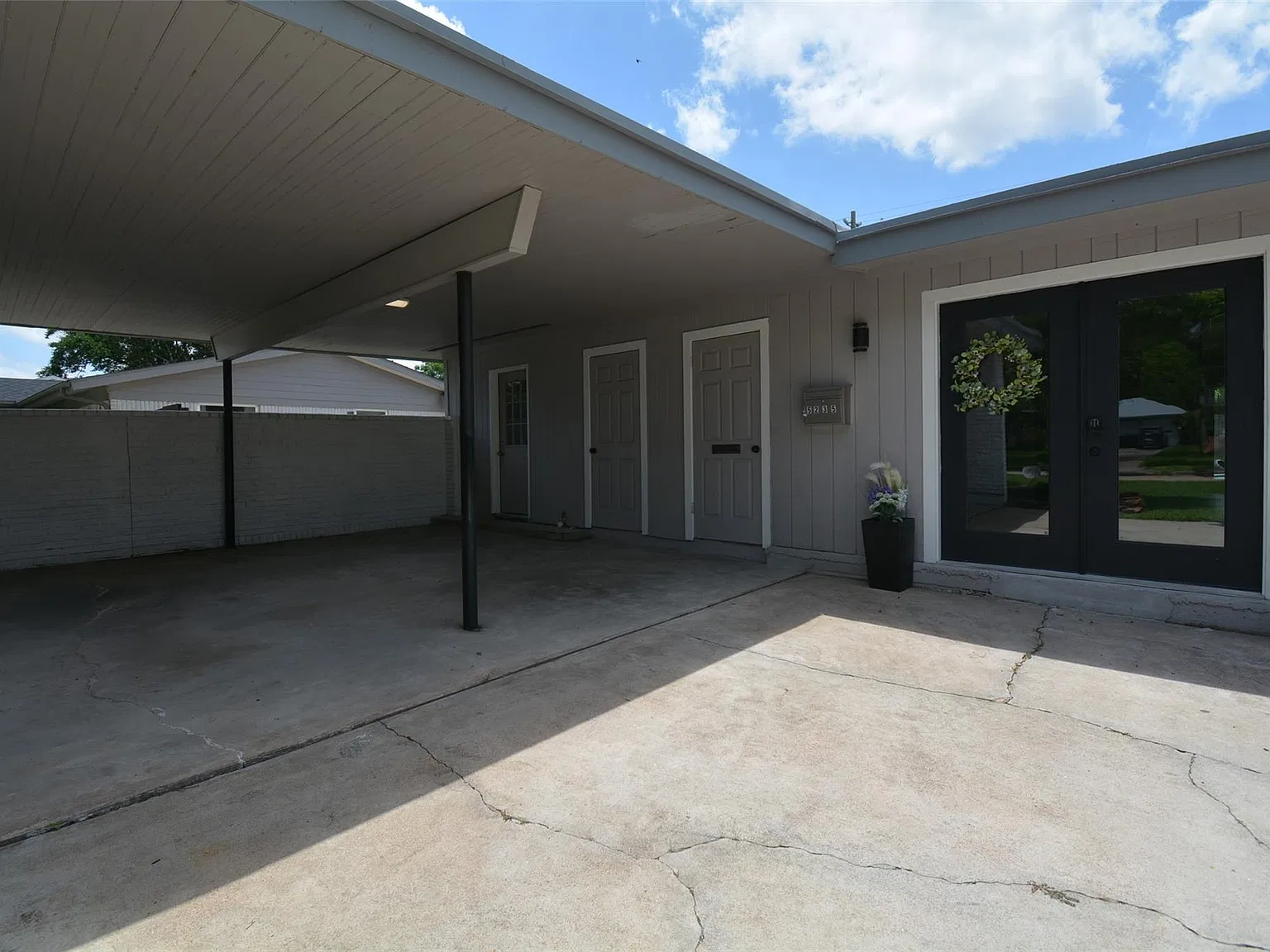 4 bed, 3.5 bath, 2580 sqft, $3,200 — Photo 3