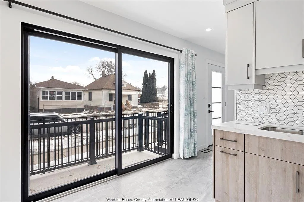 3 bed, 1.5 bath, $2,250 — Photo 4