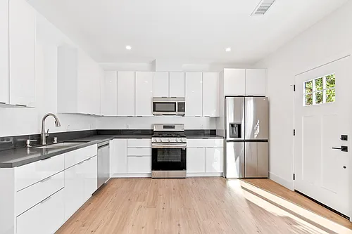 18203 Sunburst St Photo 1