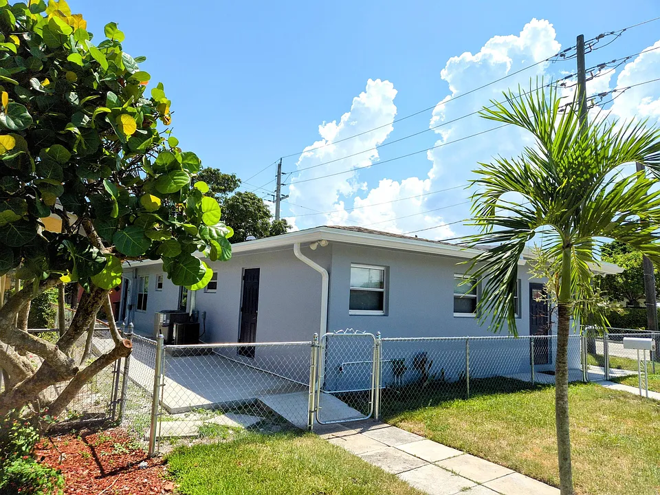 628 Monroe Dr #FRONT