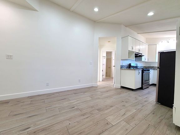 5th image of 12567 Knoll Dr #B