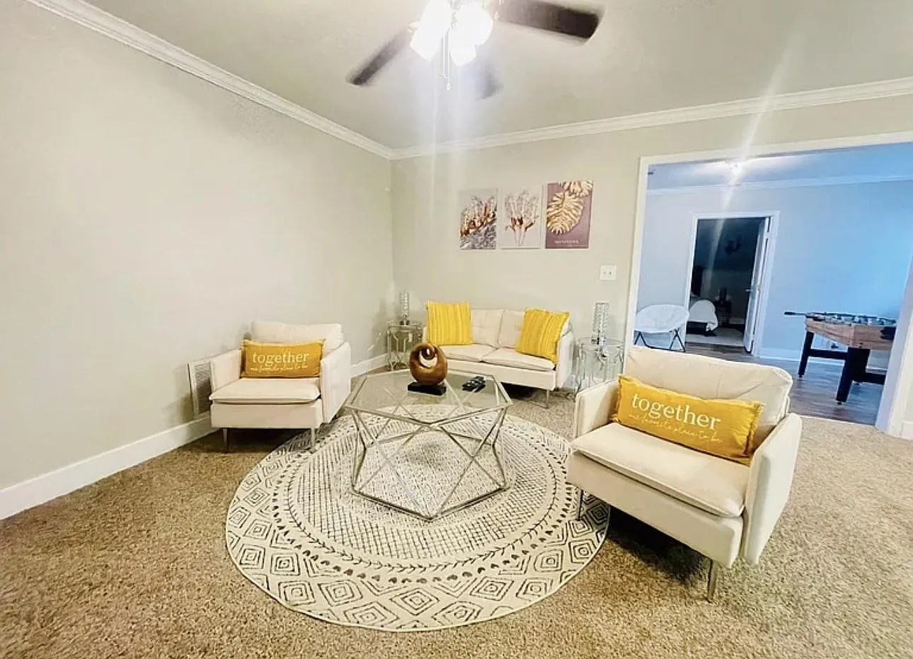 3 bed, 2.0 bath, 1300 sqft, $1,139 — Photo 4