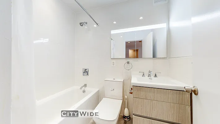 Rented by City Wide Apartments | media 9
