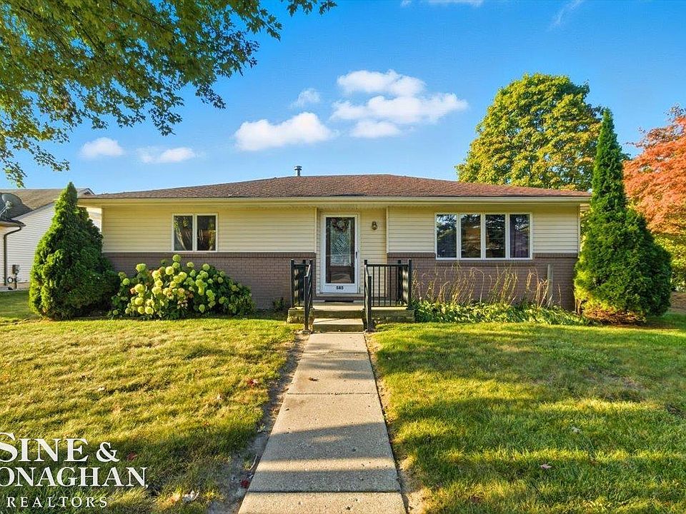 1st image of 585 Aspen Way