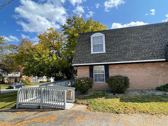 2nd image of 4844 Moreland Dr W #4844