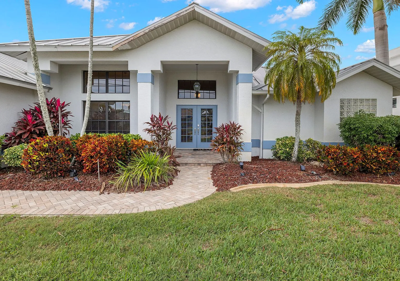 3 bed, 2.0 bath, 1814 sqft, $8,000 — Photo 1