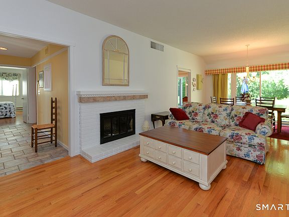 2nd image of 895 Heritage Village #A