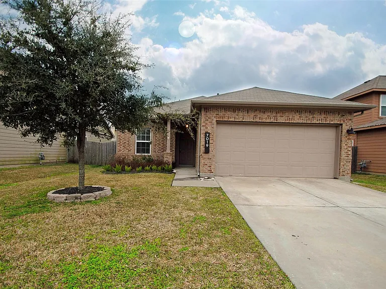 7019 Hazelnut Ln — Photo 2