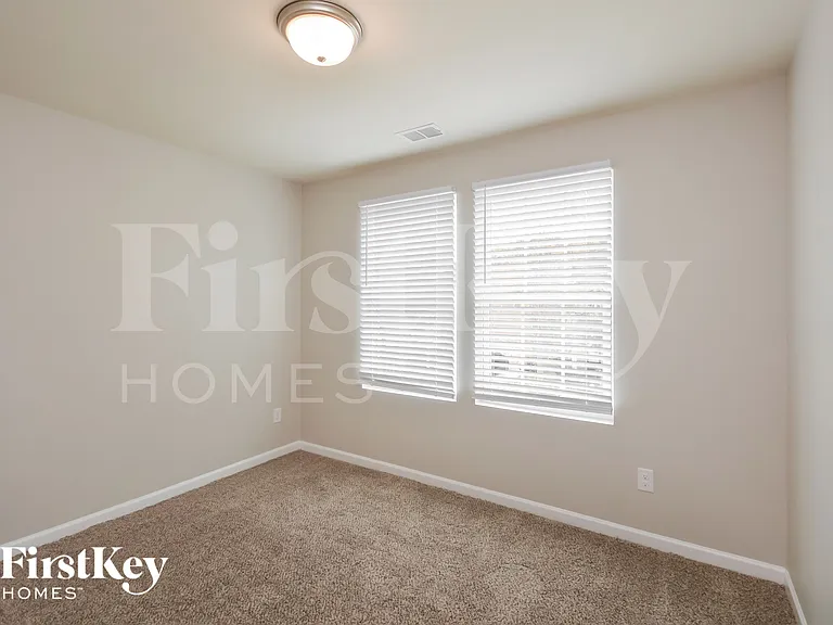 2044 Reavis Blf — Photo 12