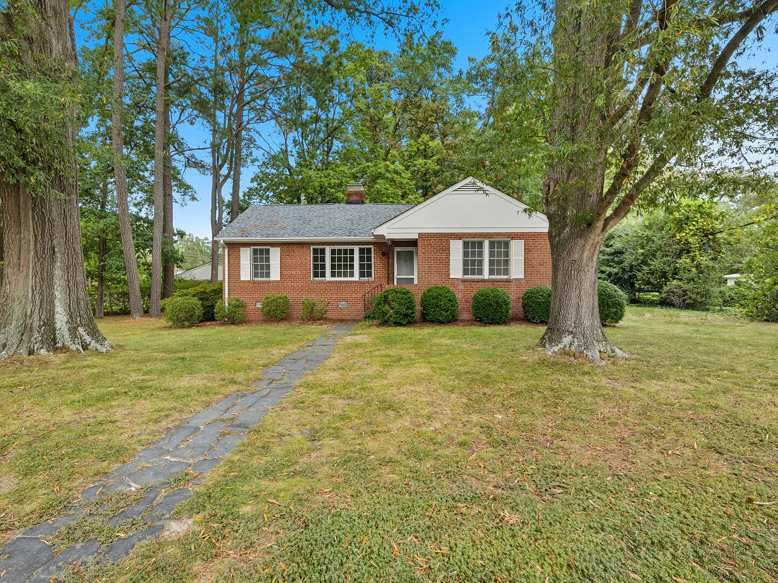 1710 Terrell Dr — Photo 2