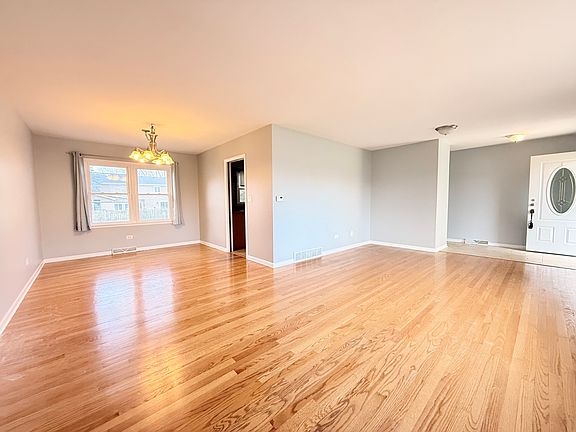 5th image of 724 Burning Tree Ln