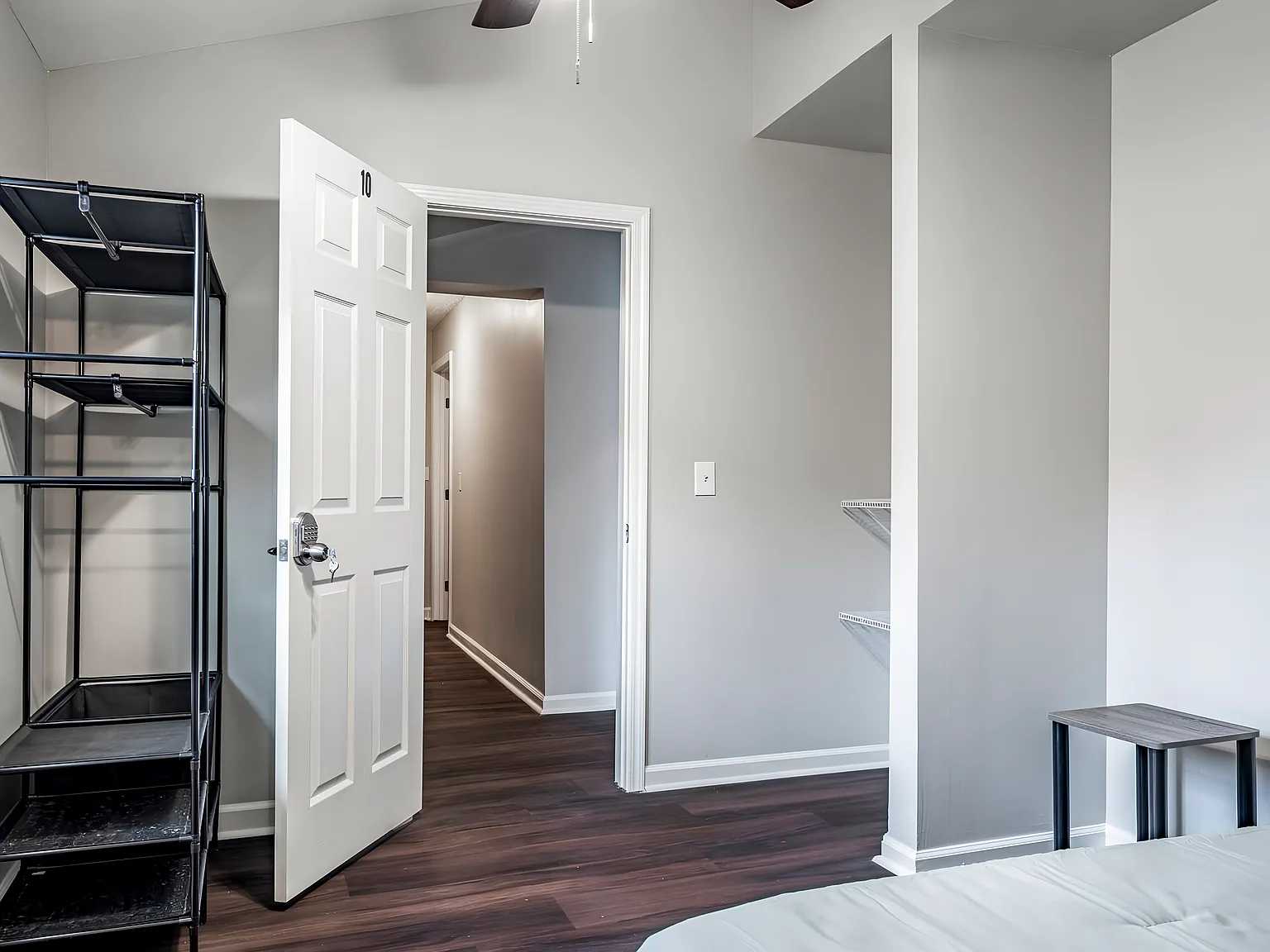 4 bed, 5.0 bath, 2678 sqft, $918 — Photo 2