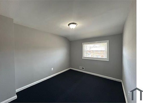 5th image of 524 Queensgate Rd