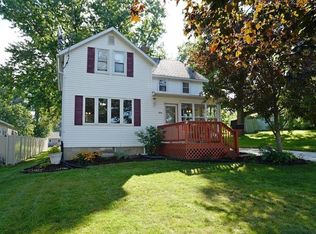 906 Freeman St, Charles City, IA 50616