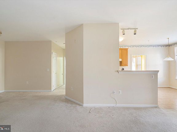 5th image of 1307 Scottsdale Dr Unit 322
