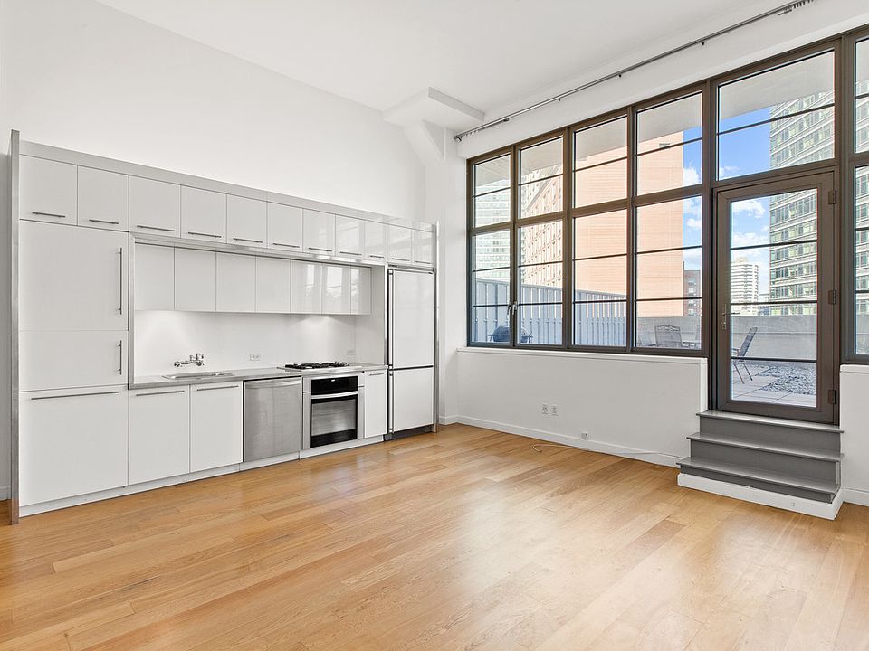 1st image of 27-28 Thomson Ave #606