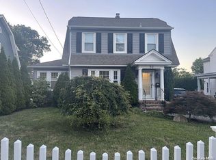 32 Landing Rd, Glen Cove, NY 11542