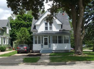 520 Barrett St, Elgin, IL 60120