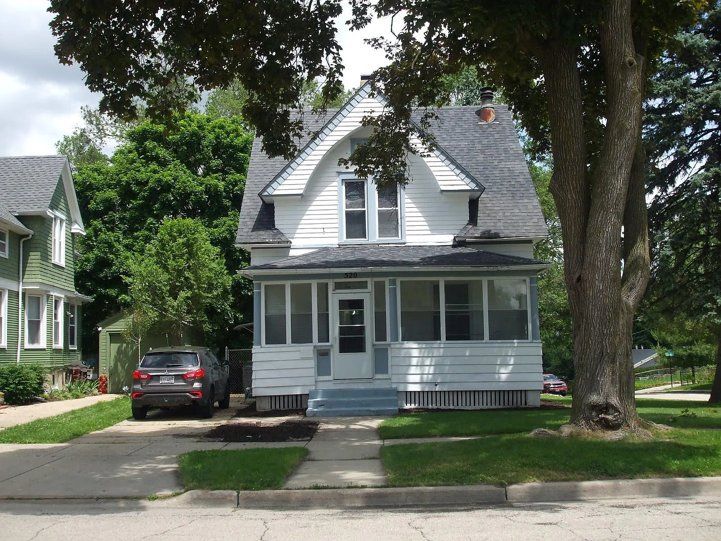520 Barrett St photo 1