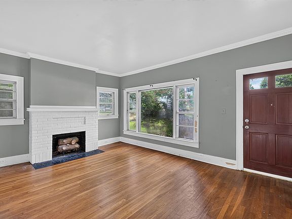 3rd image of 486 Ockley Dr