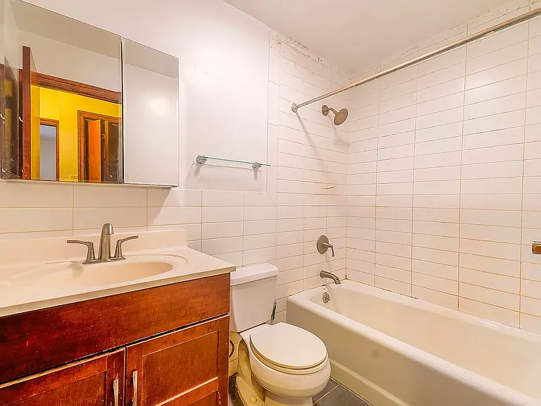 577 Warren St #6 — Photo 8