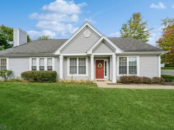 92 Kensington Cir, White Twp., NJ 07823