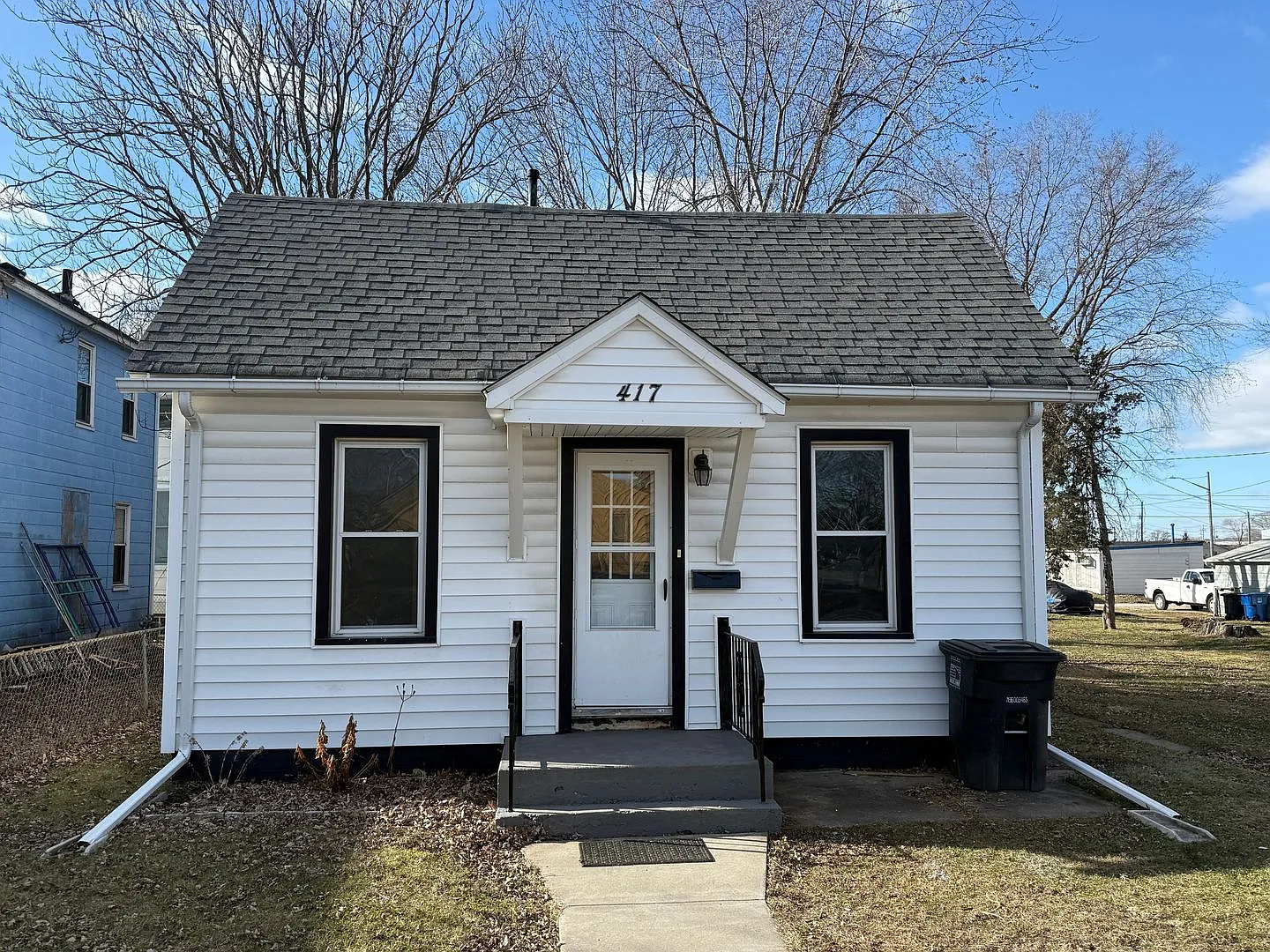 Lovely 2 bedroom now available! — Photo 1