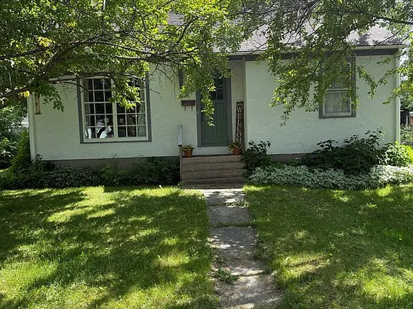 1005 10th St, International Falls, MN 56649