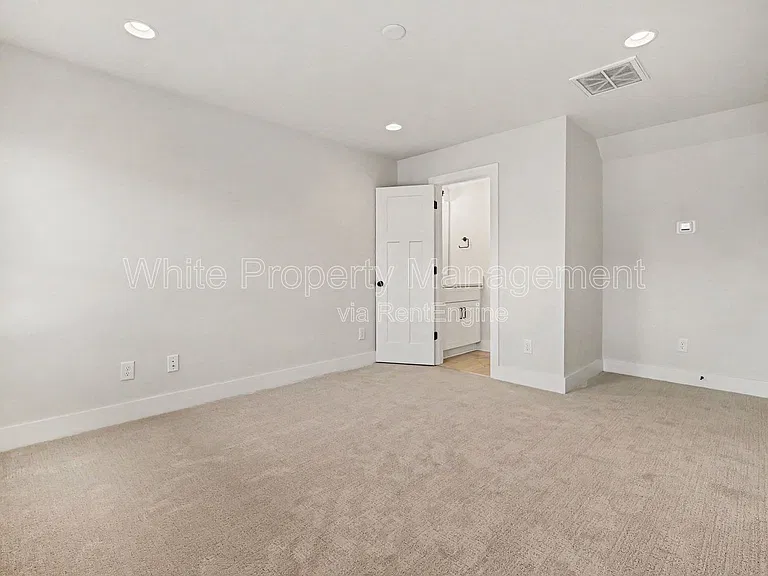 2146 N Graham St — Photo 13