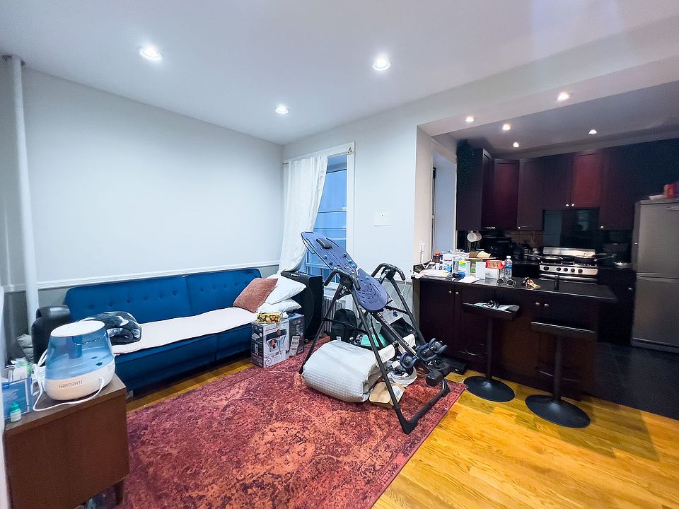 1st image of 42 Bank St APT 16