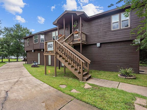 2nd image of 1113 S Country Club Dr
