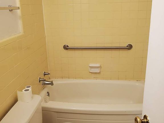 3rd image of 906 Grant St #216