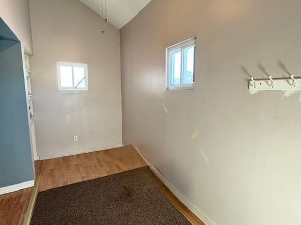 208 E Cherry St Floor 1