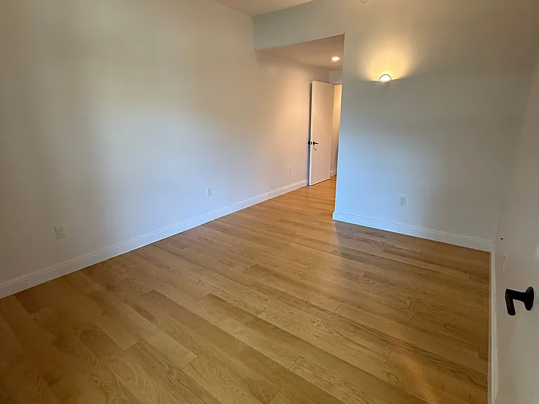 83-84 Gardner St #209L — Photo 9