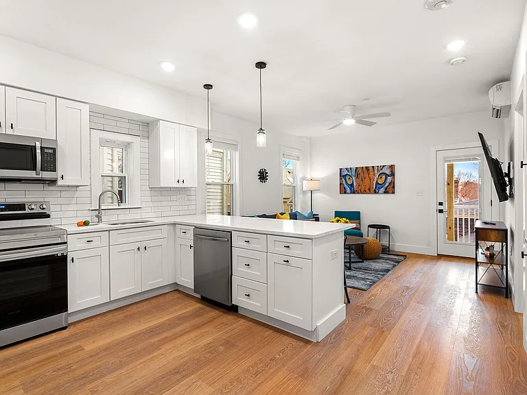 90 Forbes St #2 — Photo 11