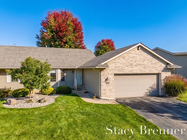 423 Falcon Dr, Wayland, MI 49348