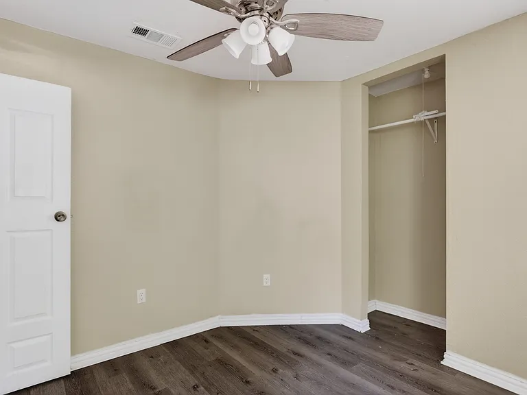 2520 N Hickory St — Photo 30