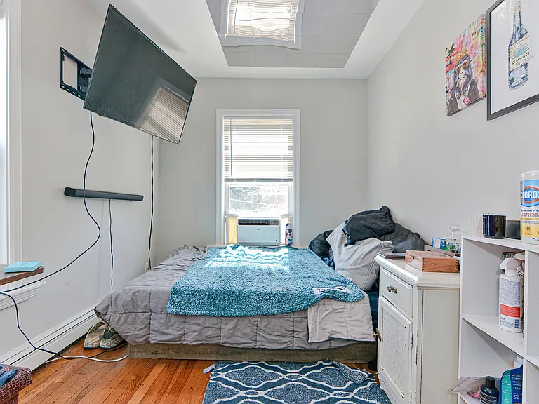 256 W 6th St #2 — Photo 10