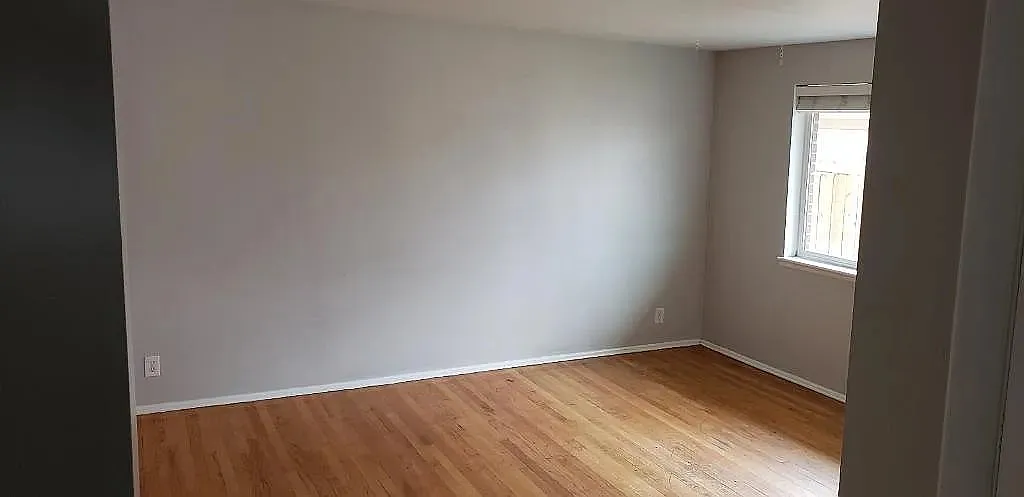 Millcreek Duplex with Yard — Photo 3